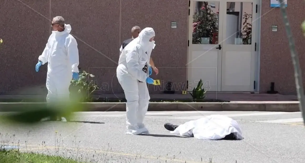 <p>Reggio, uccise uno dei ladri entrati nel suo appartamento: <span style=\"color:hsl(0, 75%, 60%);\">oltre 15 anni di carcere </span>al macellaio Francesco Putortì</p>