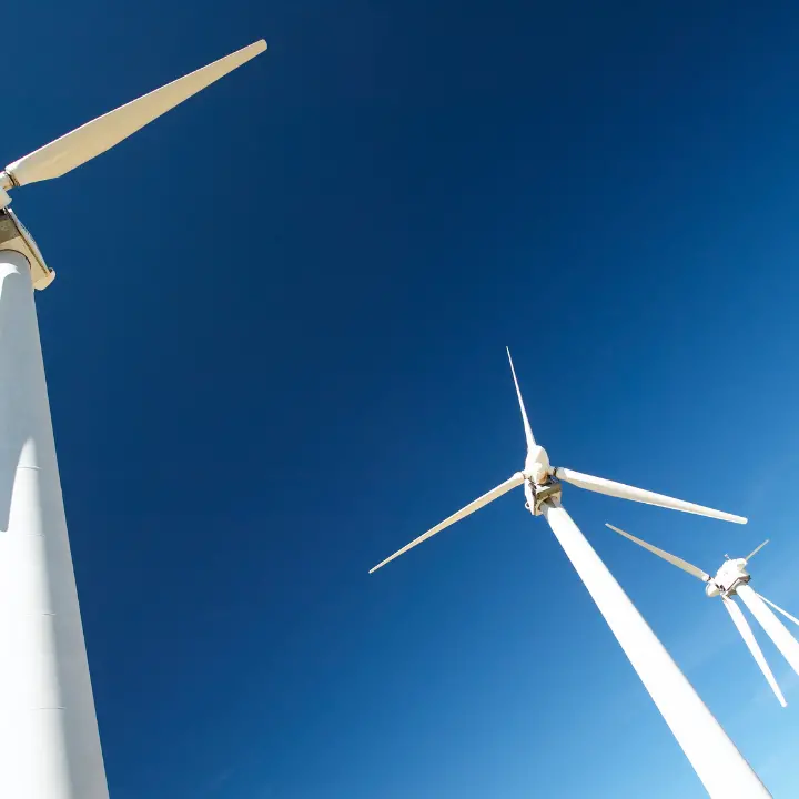 Sparisce l’Agenzia per l’energia,\u00A0Occhiuto si rimangia la norma che aveva sponsorizzato: l’idea geniale ora è un carrozzone\n