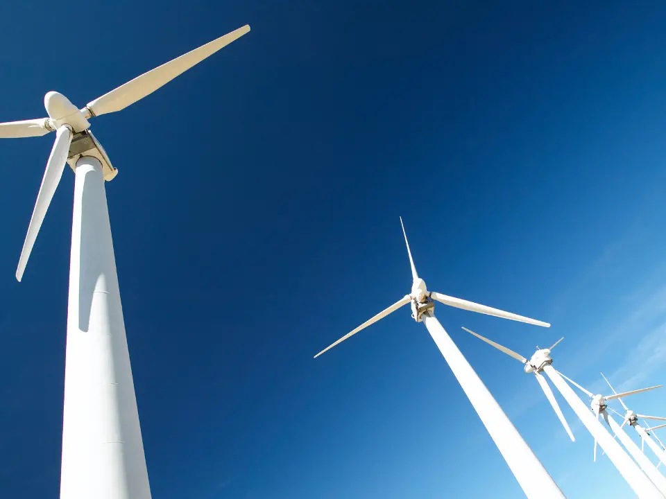 Sparisce l’Agenzia per l’energia, Occhiuto si rimangia la norma che aveva sponsorizzato: l’idea geniale ora è un carrozzone