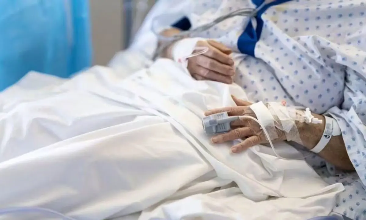 Morte in Pneumologia all’Annunziata, due infermieri indagati: la Procura fa luce sulla vigilanza\n