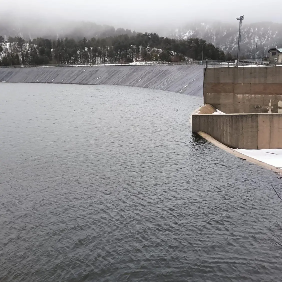Sorical: la diga del Menta raggiunge la quota di massima regolazione grazie alle abbondanti precipitazioni\n
