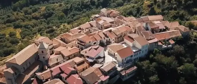 Motta Filocastro: fede, famiglia e\n\nritorni. Tradizioni pasquali nel\n\nborgo calabrese\n