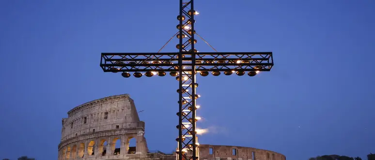 Pasqua, l’appello di Papa Leone alla Via Crucis: «Basta conflitti, ne risponderete a Dio»\n
