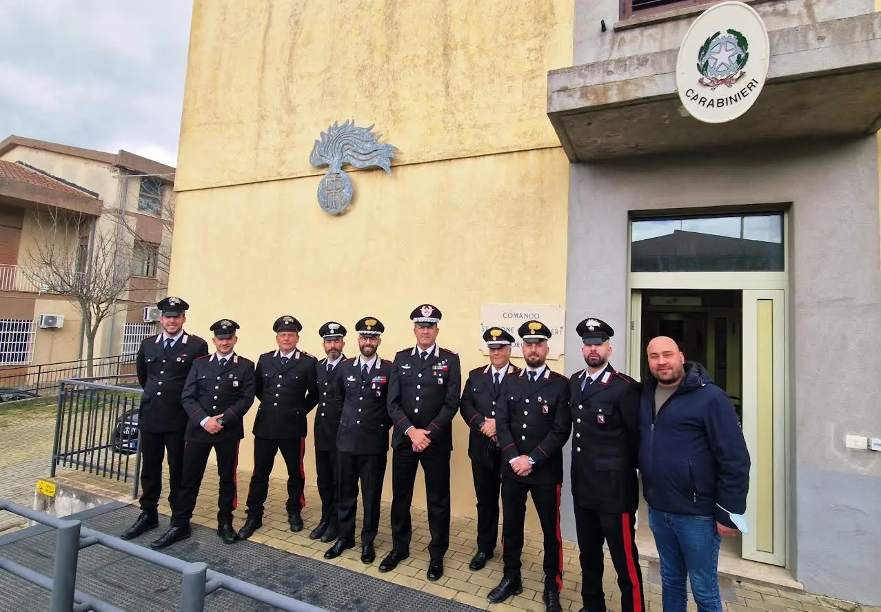 Il generale Pellegrino in visita alla Stazione Carabinieri di Borgia