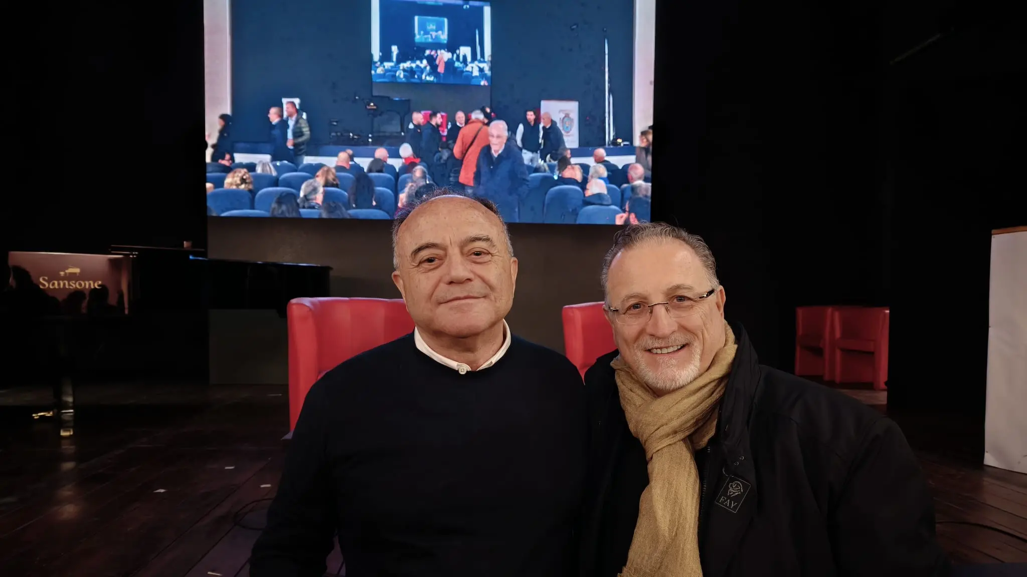 <p>Da sinistra: il procuratore Nicola Gratteri e il professore Antonio Nicaso</p>\\n