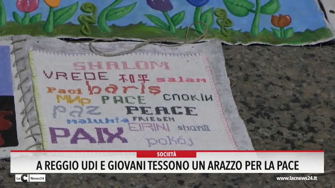 A Reggio Udi e giovani tessono un arazzo per la pace