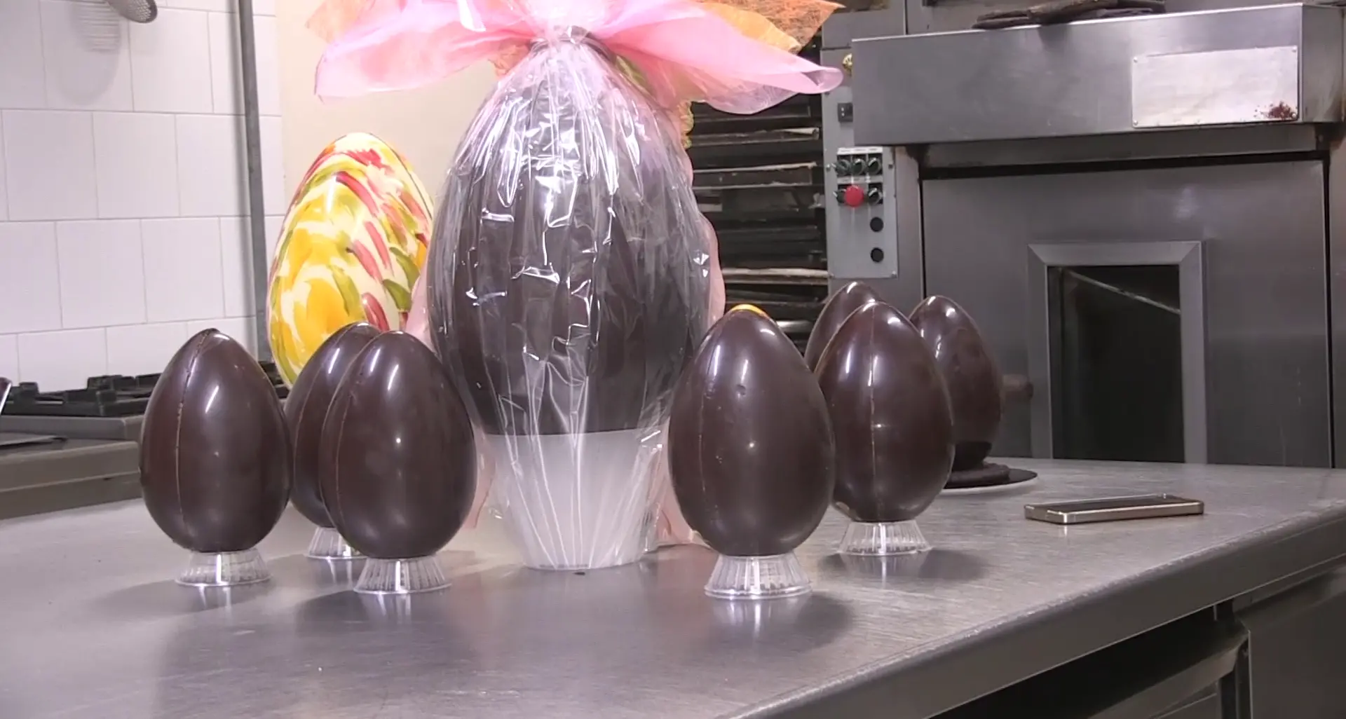 La ricetta del maestro Gianluca: “Ecco come nasce un ottimo uovo di Pasqua artigianale a Catanzaro»