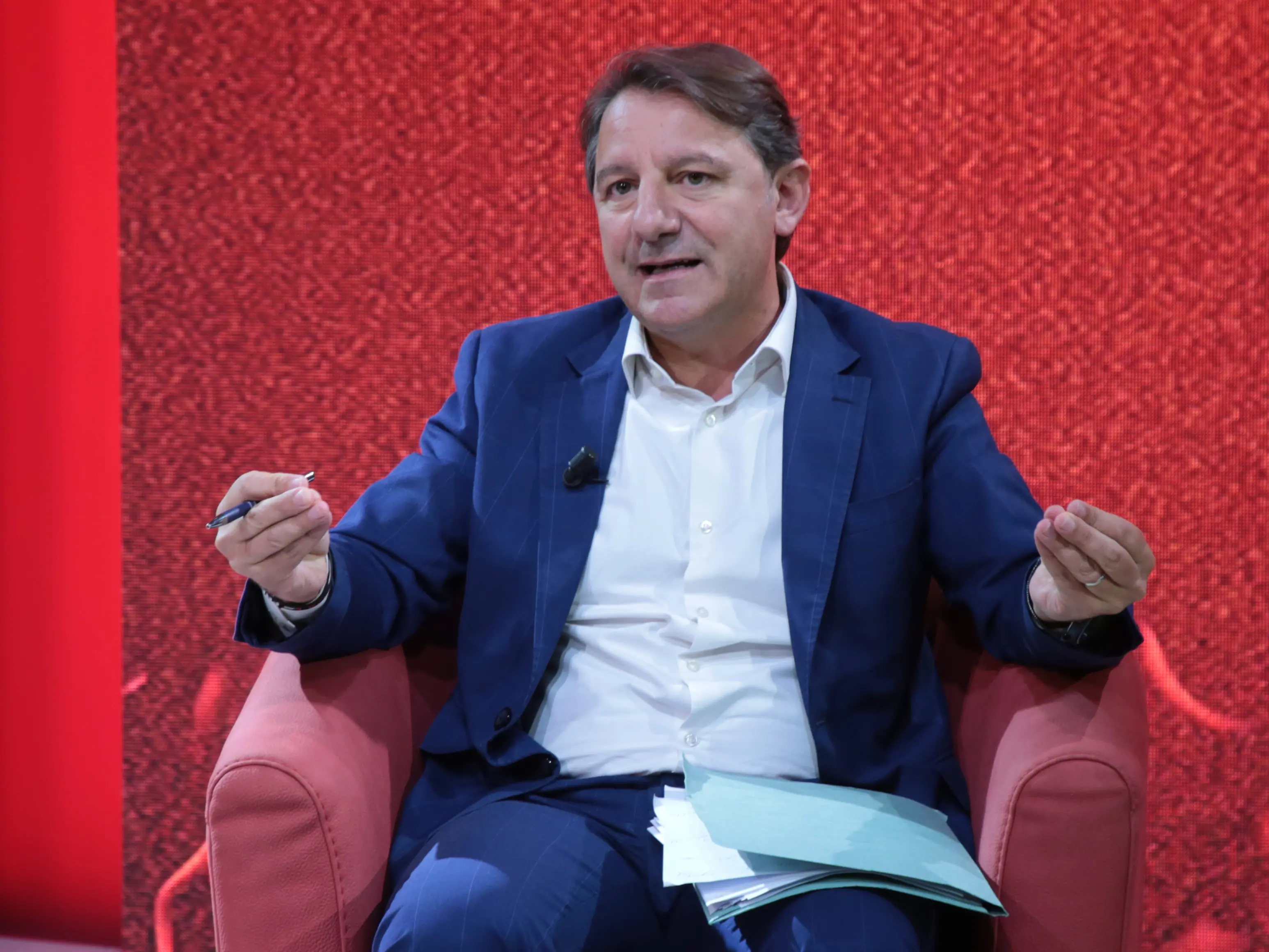 Occhiuto dice sì all’autonomia differenziata sulla sanità, Tridico attacca: «Ha tradito la Calabria»