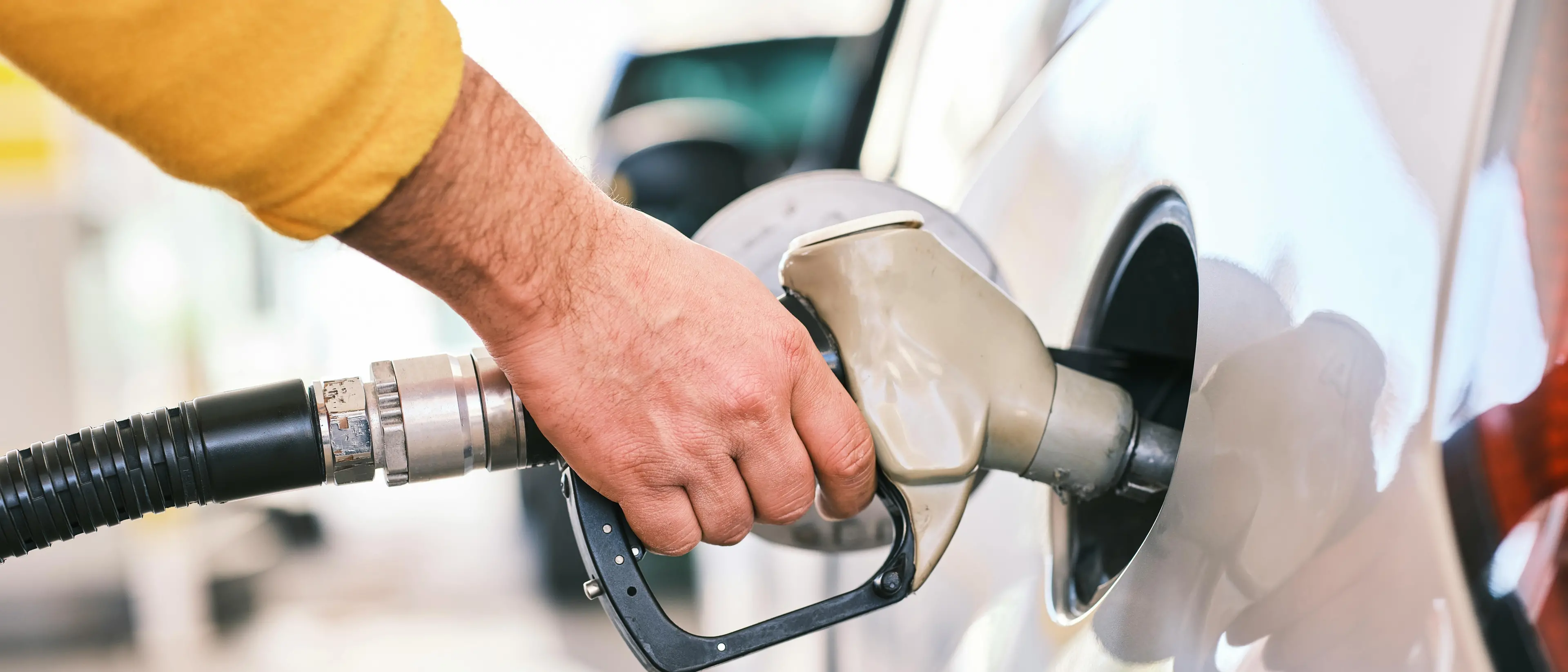 Gas e carburanti alle stelle: diesel +21%, energia +60%, cresce il rischio di una nuova recessione\n