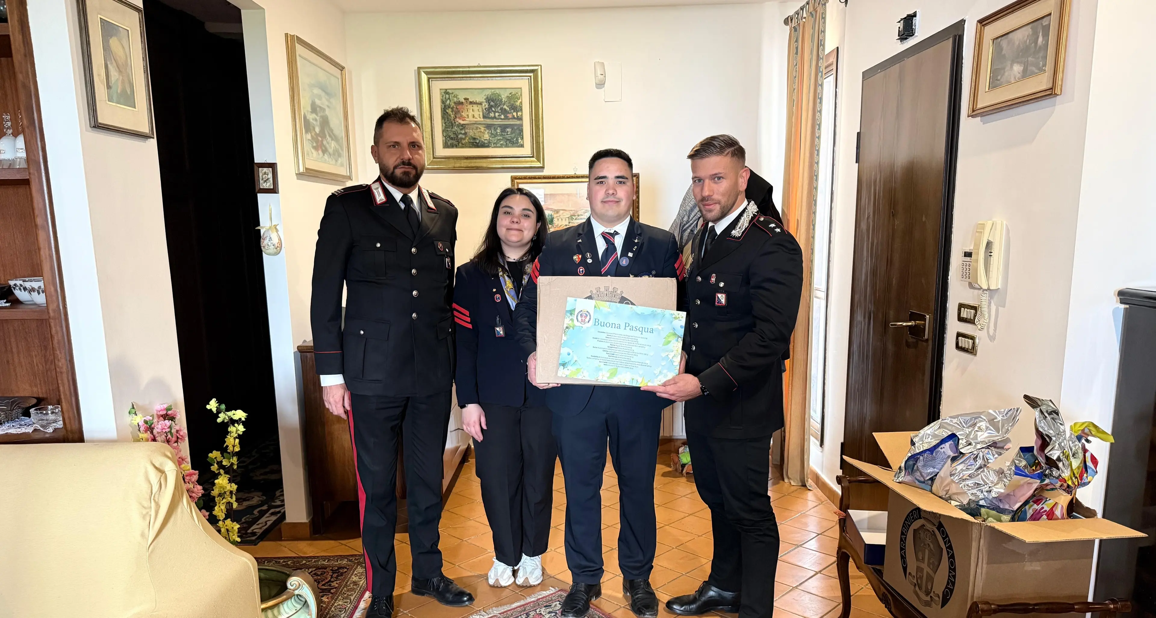 Cosenza, l’abbraccio di O.N.A.O.M.A.C. e Carabinieri agli orfani dell’Arma\n