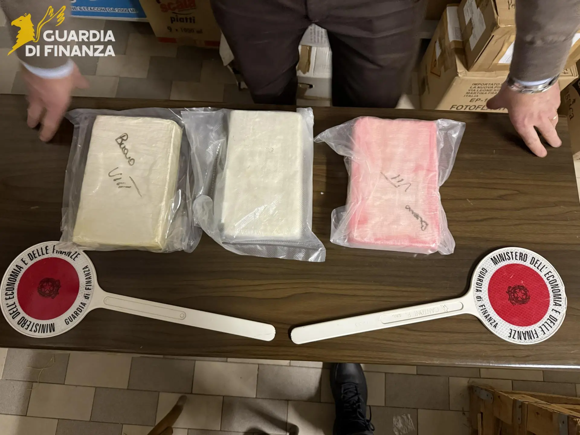 Ariano Irpino, sequestrati 3,3 chili di cocaina: un arresto dopo il controllo in auto\n