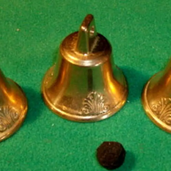 Via del Corso, denunciati cinque truffatori del gioco delle tre campanelle\n