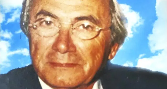 <p>Addio a <span style=\"color:hsl(0, 75%, 60%);\">Nuccio Marullo</span>, fine e discreto osservatore politico, giornalista ed ex capo gabinetto del Comune di Catanzaro</p>