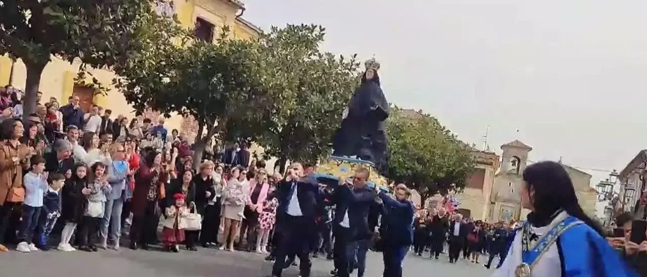 L’inchino spezzato: quando con l’Affruntata la piazza in Calabria si riprende la Pasqua\n