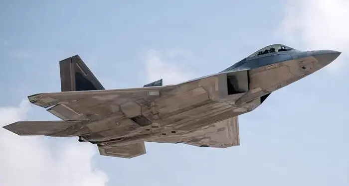 Guerra in Iran, le forze speciali Usa recuperano il secondo pilota disperso dopo l’abbattimento del caccia F-15\n