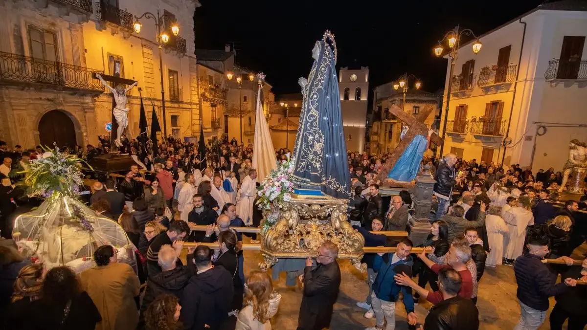 A Caulonia si rinnova il fascino del Caracolo tra fede e tradizione\n