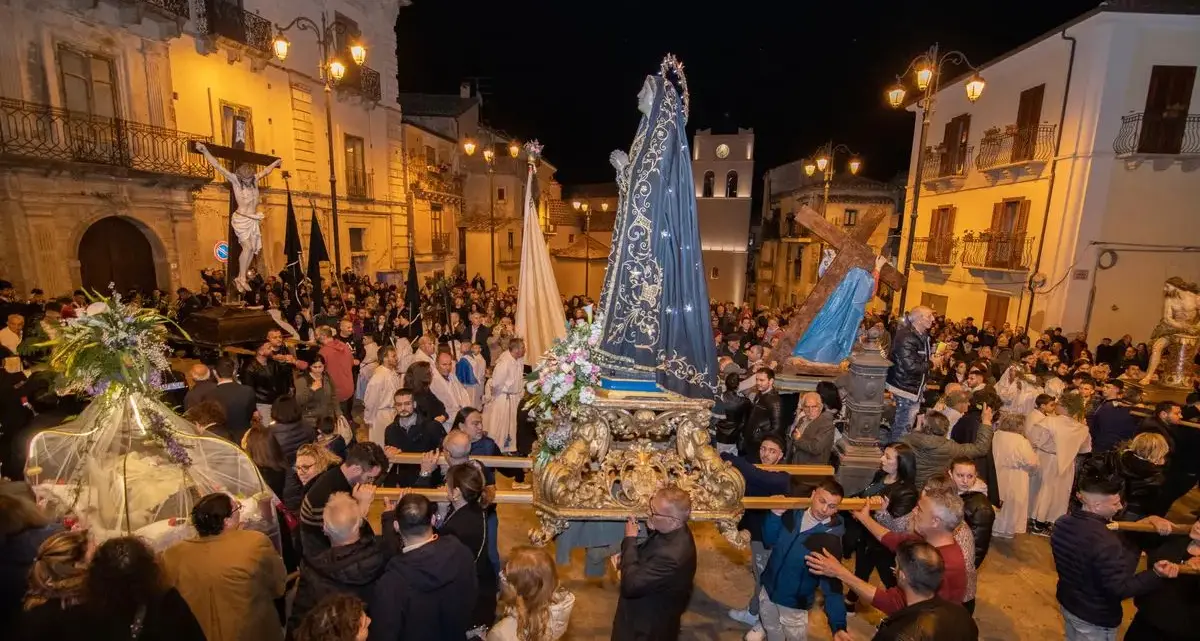 A Caulonia si rinnova il fascino del Caracolo tra fede e tradizione\n