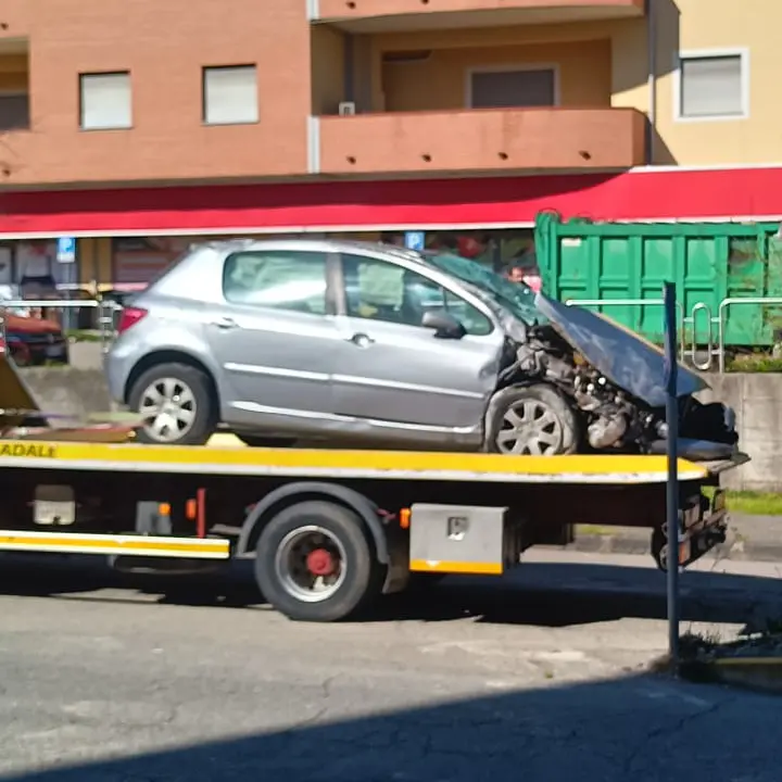 Cosenza, brutto incidente in via Marconi. Un uomo finisce al Pronto soccorrso\n