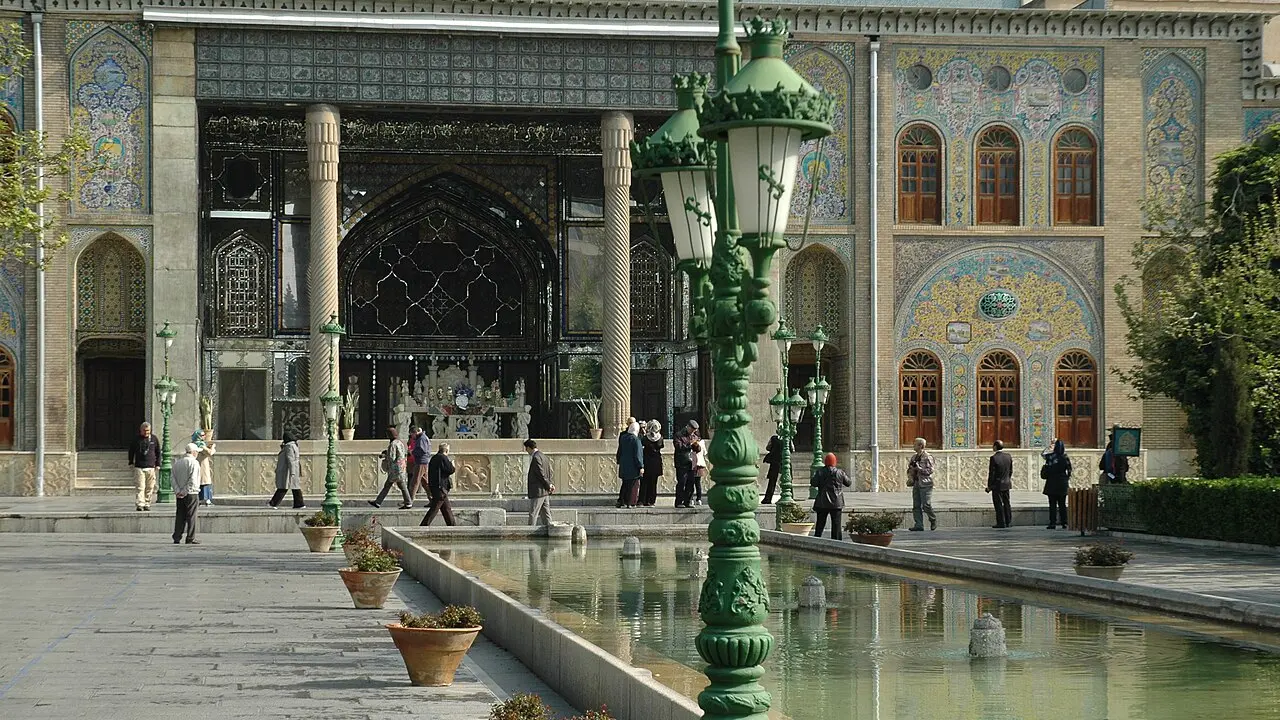 <p>Il Palazzo del Golestan a Teheran (lacnews24.it)</p>\\n