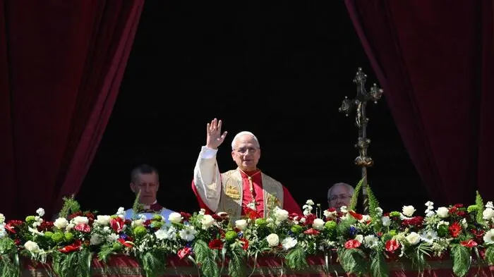 Pasqua, Papa Leone in piazza San Pietro: «Mondo ferito da guerre e ingiustizie»\n