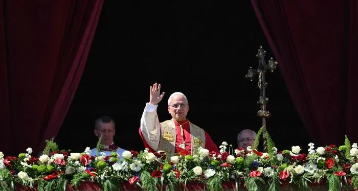 Pasqua, Papa Leone in piazza San Pietro: «Mondo ferito da guerre e ingiustizie»\n