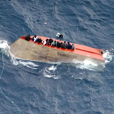 Tragico naufragio nel Mediterraneo: 80 dispersi, 32 superstiti a Lampedusa\n