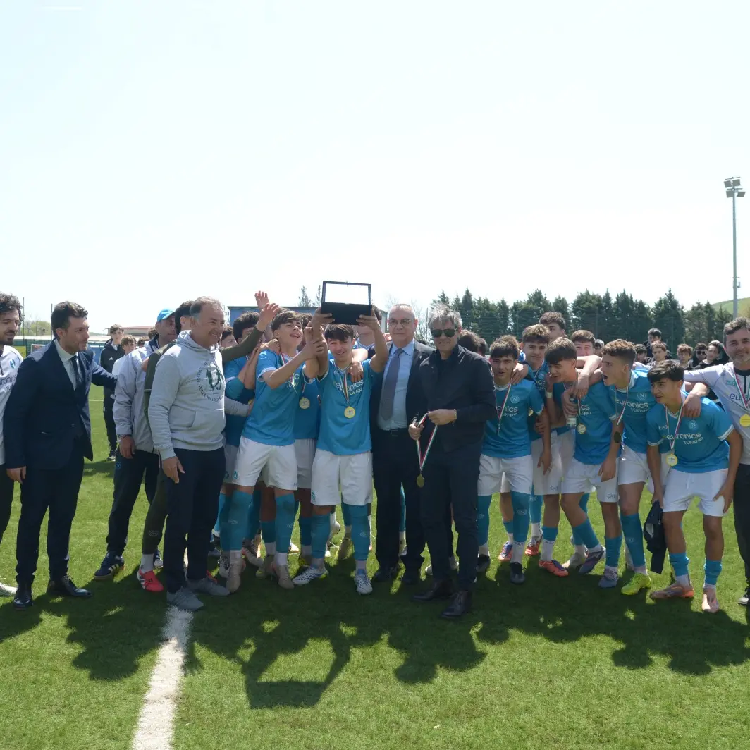 Catanzaro, il Napoli si aggiudica la prima edizione di “Alba dei campioni Calabria”: tre giorni di sport e solidarietà promossi dalla fondazione Vialli-Mauro\n