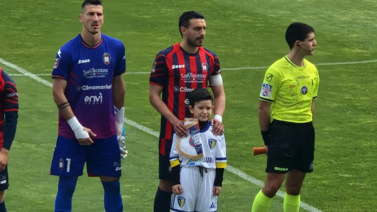 <p>Il piccolo Lorenzo nella foto inviata da suo padre a LaC News24</p>\\n