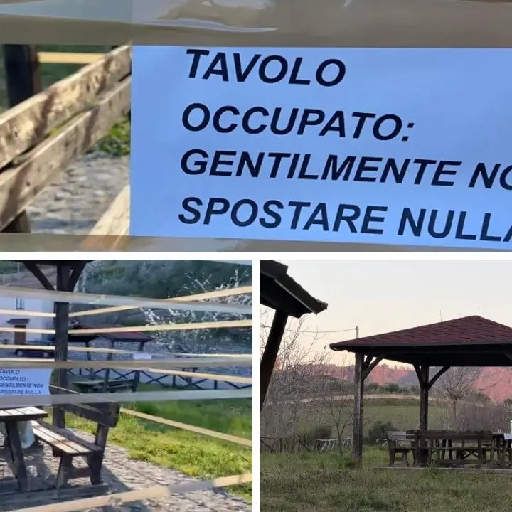 Corsa al picnic di Pasquetta ad Acri, posti riservati con il nastro ma\u00A0il Comune interviene e\u00A0libera il tavolo\n