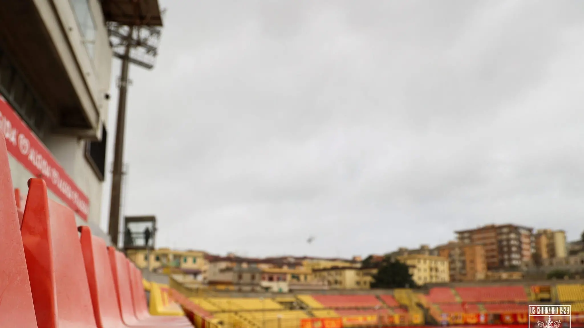 <p>Catanzaro–Monza al Ceravolo, domani <span style=\"color:hsl(0,75%,60%);\">zona giallorossa</span>: a partire dalle 12 chiude anche il cimitero di via Paglia</p>