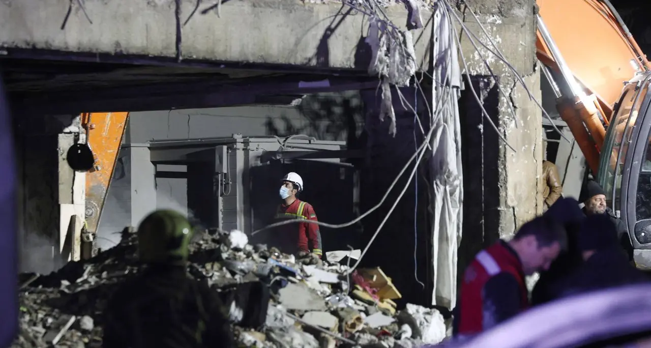 Guerra in Iran, in corso le mediazioni per un cessate il fuoco di 45 giorni: l’annuncio dopo le minacce di Trump\n