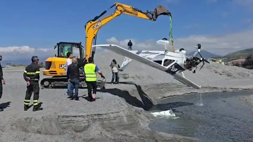 Recupero biplano caduto a Grisolia