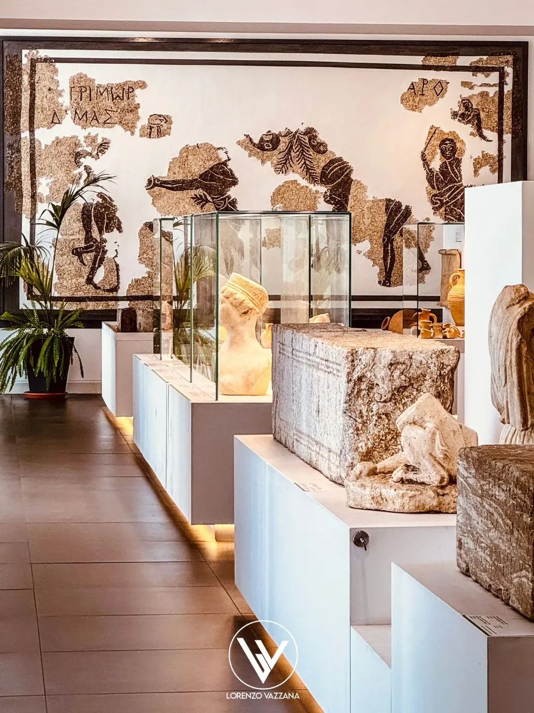 Sussurri di bronzo e memoria sul mare di Reggio\n