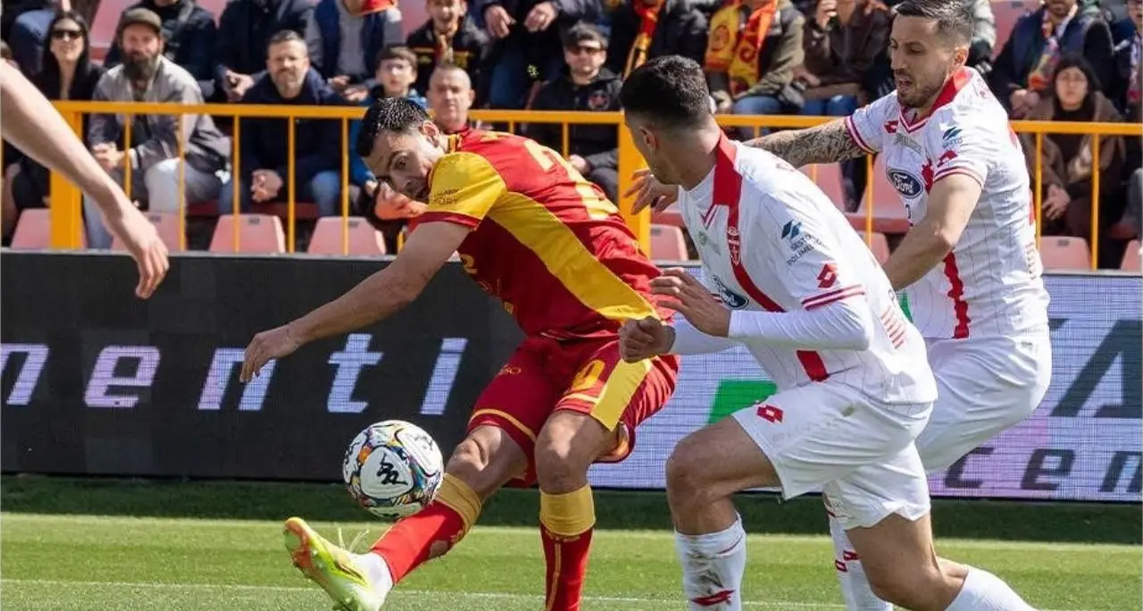 Beffa per il Catanzaro contro il Monza, la squadra lombarda pareggia all’ultimo minuto: finale 1-1\n