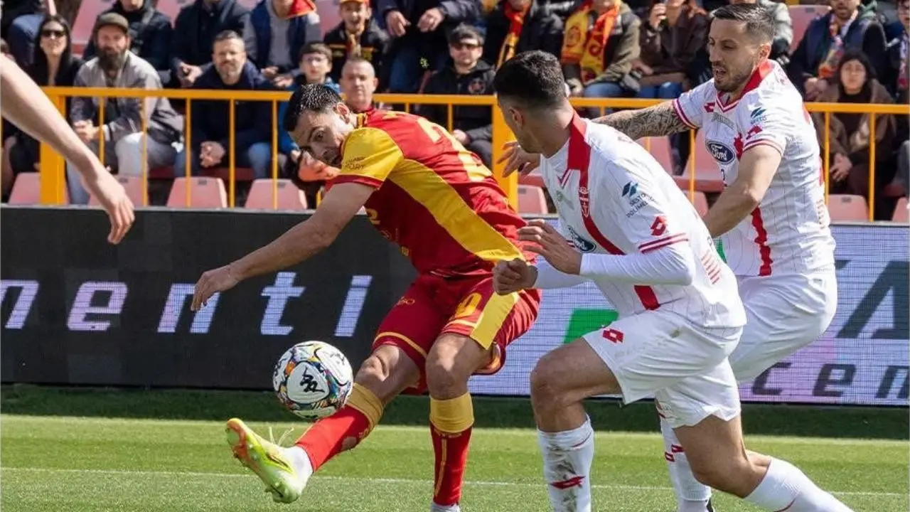 Beffa per il Catanzaro contro il Monza, la squadra lombarda pareggia all’ultimo minuto: finale 1-1\n