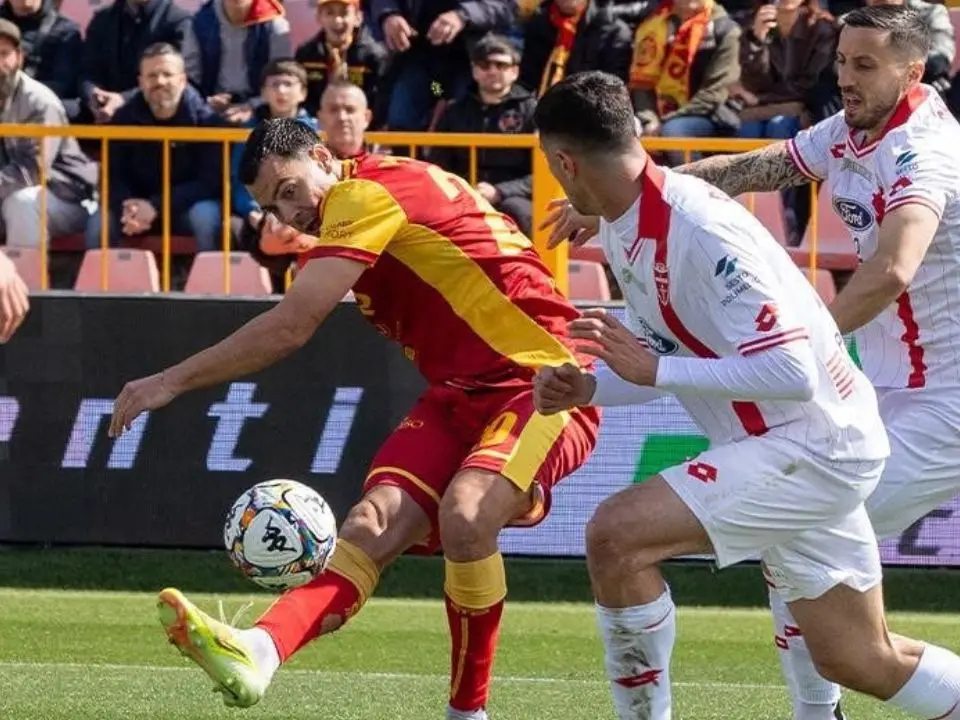 Beffa per il Catanzaro contro il Monza, la squadra lombarda pareggia all’ultimo minuto: finale 1-1