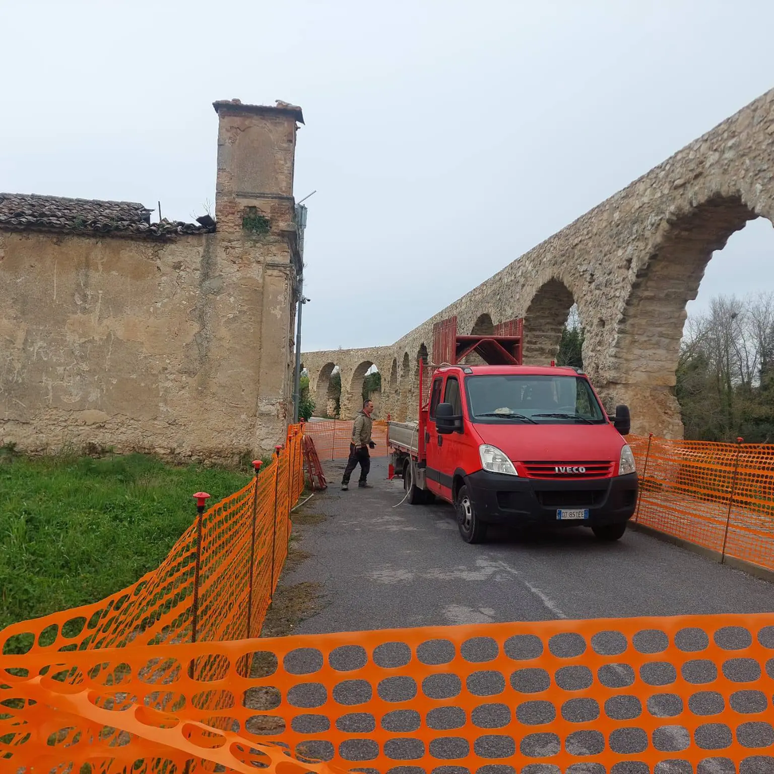 Spilinga, al via i lavori per il restauro della chiesetta di fronte agli archi simbolo della patria della ‘nduja\n