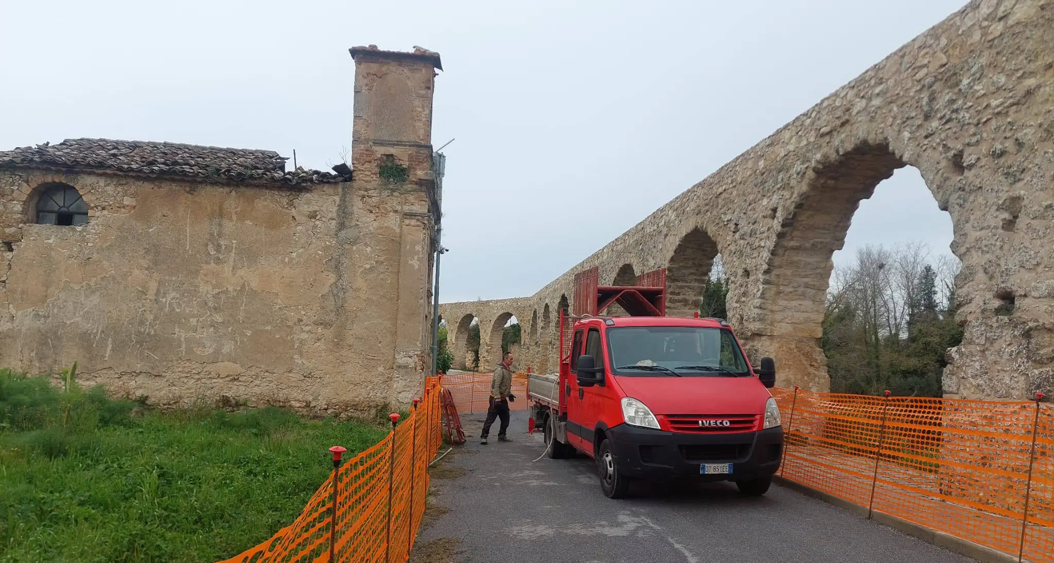 Spilinga, al via i lavori per il restauro della chiesetta di fronte agli archi simbolo della patria della ‘nduja\n