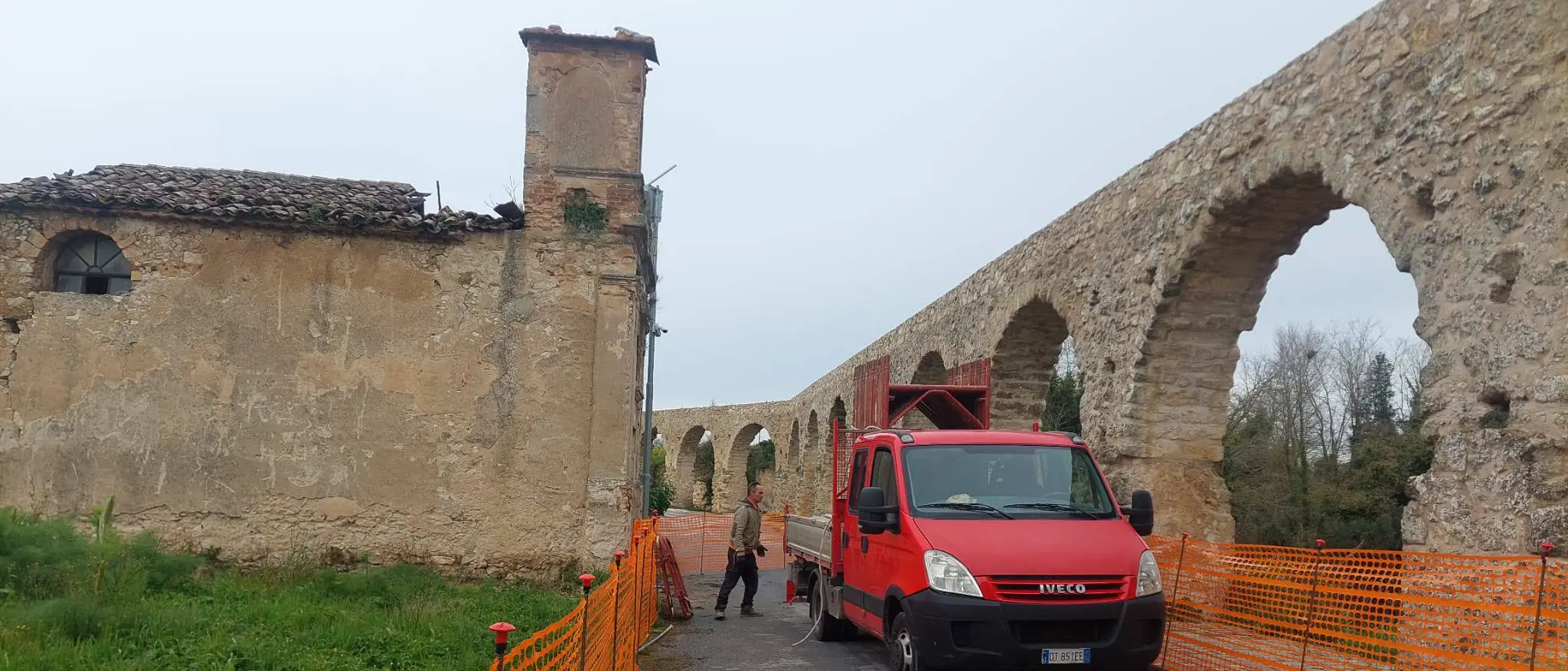 Spilinga, al via i lavori per il restauro della chiesetta di fronte agli archi simbolo della patria della ‘nduja\n
