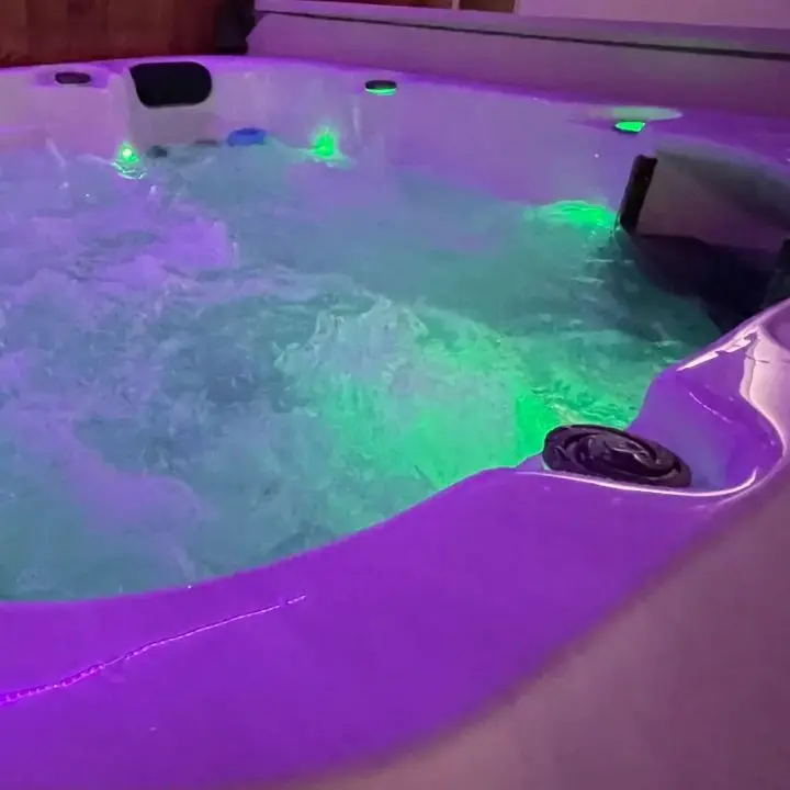 Dodicenne risucchiato nella vasca spa, è ricoverato in condizioni gravissime\n