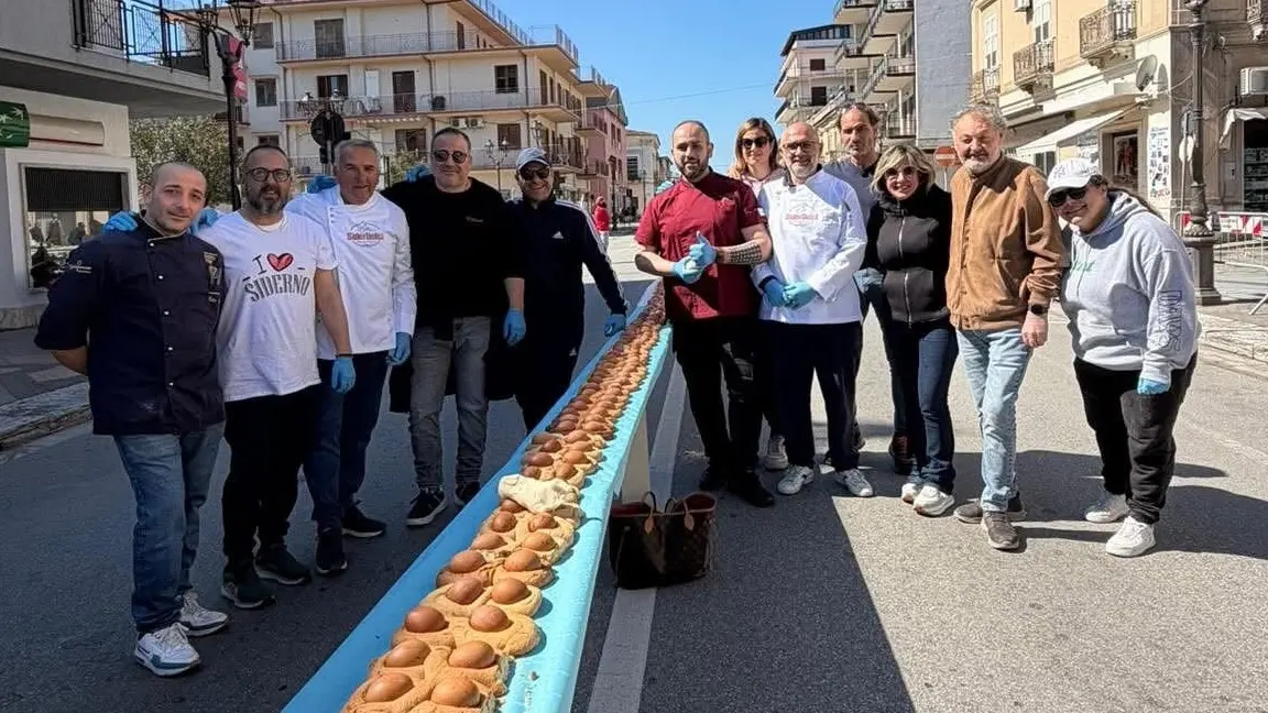 Quasi 550 metri di dolcezza, a Siderno una “sguta” da guinness\n