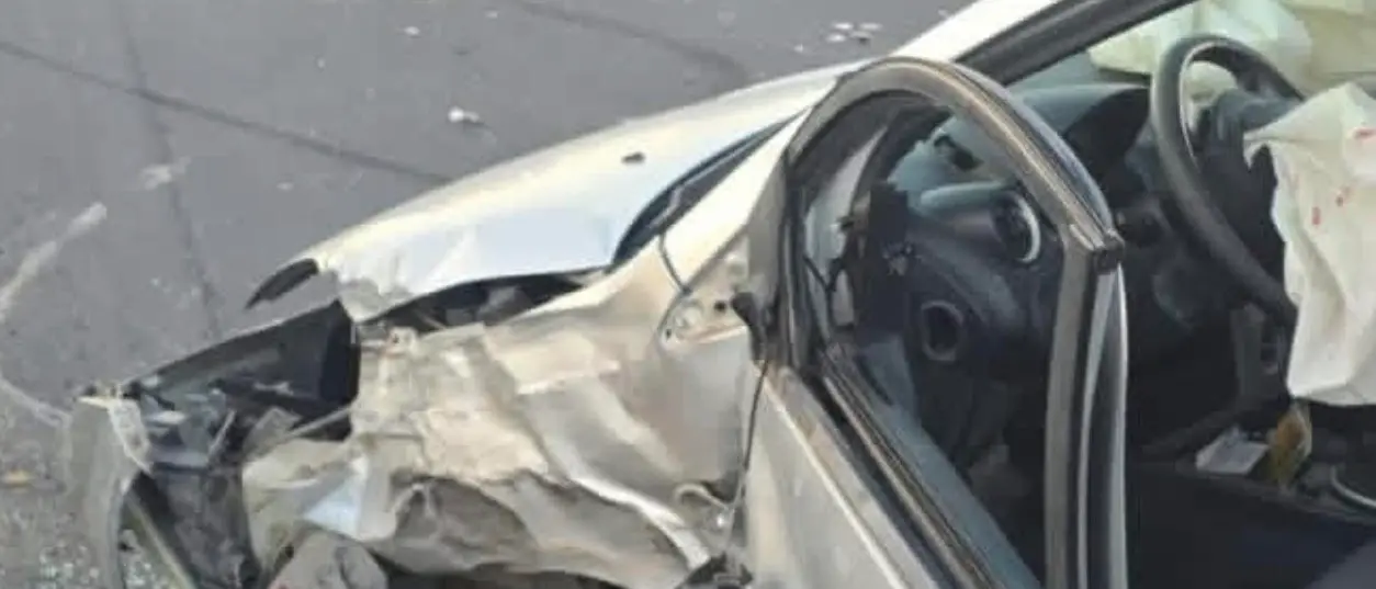 Incidente sulla statale 106 a Corigliano Rossano, scontro tra due auto: ci sono feriti\n