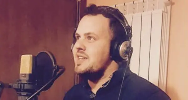 Spezzano della Sila piange Attilio Aura: dolore e silenzio per il 31enne morto sulla 107\n