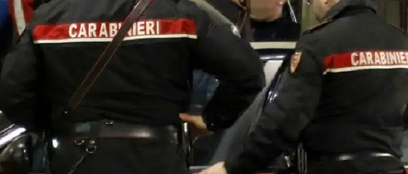 Fano, accoltella i genitori e il fratello 16enne: fermato un 21enne per tentato triplice omicidio. Grave il padre\n