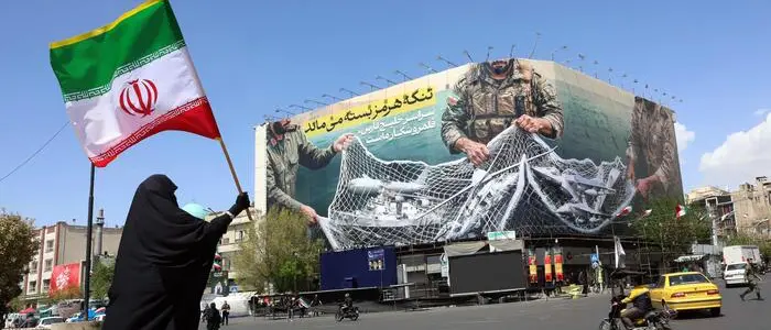 Iran, nuova ondata di attacchi statunitensi e israeliani su Teheran\n