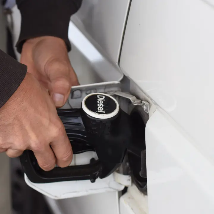 <p>Carburanti, in Calabria ancora <span style=\"color:hsl(0, 75%, 60%);\">i prezzi più alti d'Italia </span>per il diesel: «La mobilità è diventata un lusso»</p>