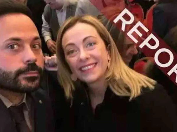 Selfie di Meloni con un pentito, il Pd chiede chiarimenti. La premier: «Il mio impegno contro la mafia è cristallino»