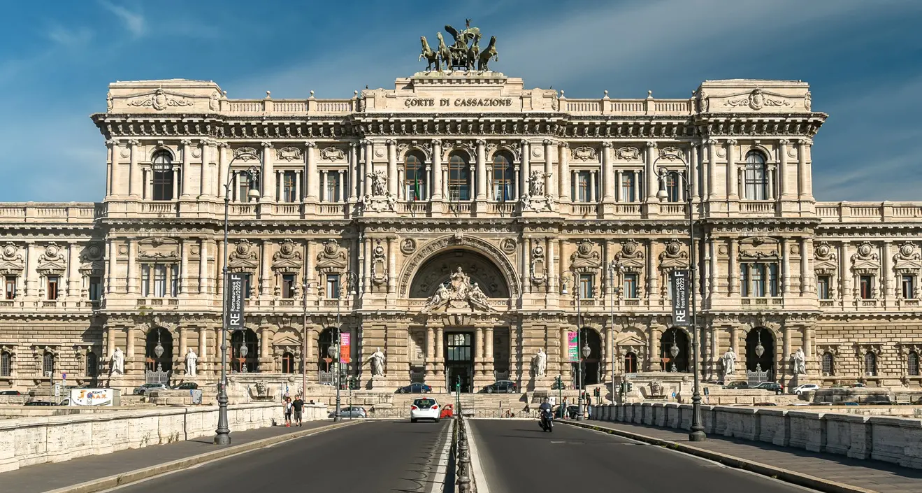 Pistola lanciata fuori casa durante\u00A0una perquisizione a Nicotera, arriva la seconda condanna\n