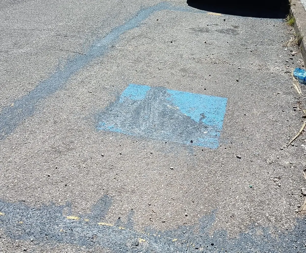 Roccella, oscurato il parcheggio per disabili: la denuncia dei residenti\n\u00A0\n