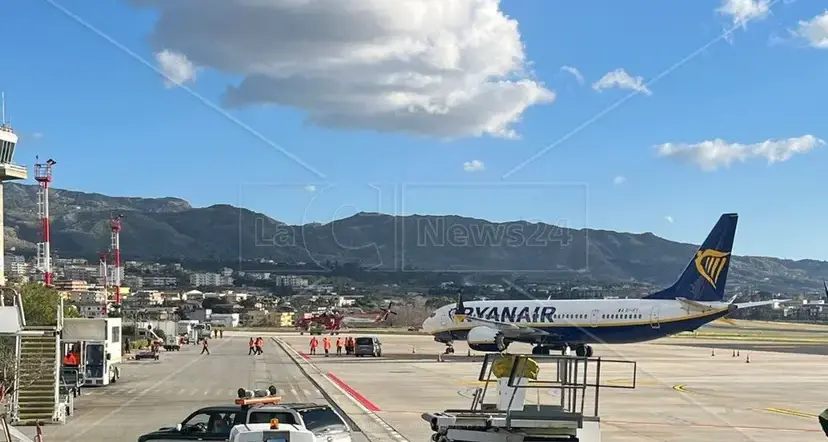 Allarme\u00A0carburante all’aeroporto di Reggio, Franchini (Sacal): «Nessuna criticità,\u00A0rischi da maggio senza interventi»\n